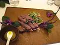 ローストビーフのスライスで野菜を包んだRoseupyeonchae (로스편채)