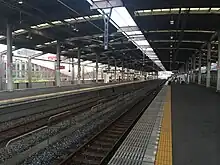 駅構内を望む。(2016年8月12日)。