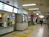改札口・券売機付近