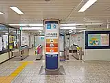 小竹町・羽沢・小茂根方面改札（2022年8月）