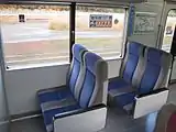 車端に設置されているクロスシート（1次車）優先席となっている