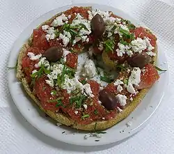 オレガノで味付けされたギリシア料理ダコス