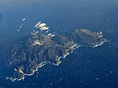 神津島を北西方向から空撮