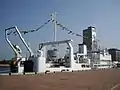 高松港に接岸中の本船