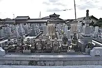 梶原景時夫妻の供養塔や梶原一族の五輪塔など