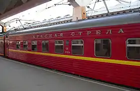 サンクトペテルブルクのモスコーフスキー駅に停車中のクラースナヤ・ストレラー（旧型車両）