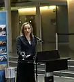 ドイツ連邦議会で開催されたアンネ・フランク・ツェントルムによる新しい巡回展の除幕式で講演するクリスティナ・シュレーダー博士。