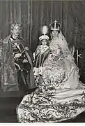 ブダペストでの父帝のハンガリー王としての戴冠式にて(1916年12月)
