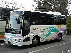 くびき野バスの貸切観光バス車両(三菱ふそう・エアロミディMJ)