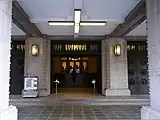 ホールの車寄せ（2010年3月撮影）