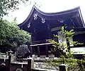 本殿と磐座
