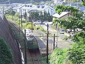 熊本電鉄池田駅。背後に住宅地が見える。