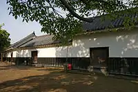 田子櫓(右)、七間櫓(左)