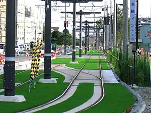 熊本駅前からのサイドリザベーション化区間左に車道・右に歩道
