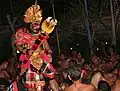 『ラーマーヤナ』舞踏劇上のクムバカルナ(インドネシア・バリ島)。