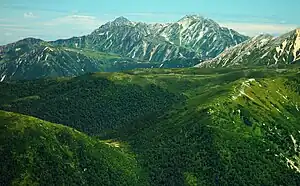 笠ヶ岳から望む雲ノ平後方は剱岳と立山
