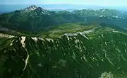 水晶岳から望む雲ノ平後方は黒部五郎岳と北ノ俣岳