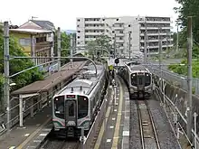 国見駅での列車行き違い（2017年6月4日）