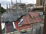 高架駅舎ホームから見た再建中の旧駅舎（2019年9月）