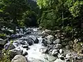 支流の黒川菅の台バスセンター駐車場より撮影。