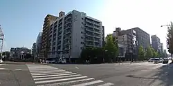 黒門(明治通りより)