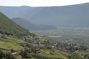 コルタッチャ・スッラ・ストラーダ・デル・ヴィーノの風景