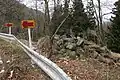 東側に野積みされている石材
