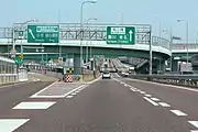 名二環外回りの名古屋高速への分岐部（外回り分岐は1号と11号の同時分岐）
