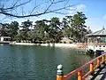 本丸跡と辰巳櫓跡（中央）