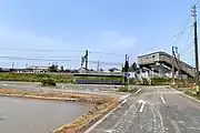南口。最寄りの集落までは距離があり、駐車場・駐輪場が整備されている（2020年5月）