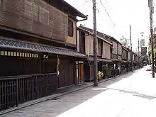 平入りの京町家の街並み京都府祇園新橋通