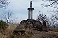 十一面観音立像と石碑