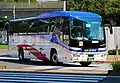 2019年導入車で、2020年東京オリンピックの選手輸送に使用され東京都内を走行する大型車日野2TG-RU1ASDAセレガ(JBUS)