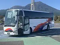 主に「なんぷう号」「フェニックス号」にて使用される元夜行車で3列独立シートの三菱ふそう・エアロクイーン(元名鉄バスからの移籍車)