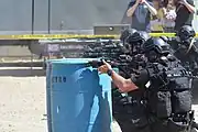 FASTを着用したロサンゼルス市警察のSWAT隊員