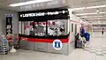 ローソン＋フレンズ 山陽板宿ちか店（兵庫県神戸市須磨区）。山陽電鉄の最新車両である6000系をモチーフにしたデザイン(開業時は営業運転前)、山陽電鉄オフィシャルグッズも扱う。