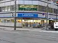 札幌南1条西六丁目店（札幌市中央区）。他の店舗とは異なった看板となっている。