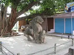 ジャウンプルのライオン石像