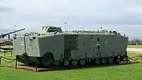 後方よりのLVTP-5A1アメリカ、アラバマ州モービルの戦艦「アラバマ」記念公園の展示車両