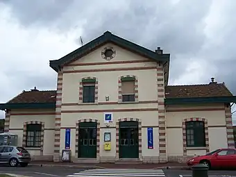 ラ・セル内にあるブージヴァル駅（La gare de Bougival (sur le territoire de la commune de La Celle-Saint-Cloud).）