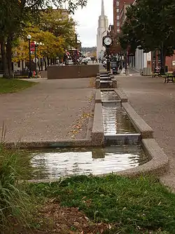 ラクロス市中心街の噴水