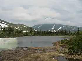 羅臼湖の三の沼と羅臼岳