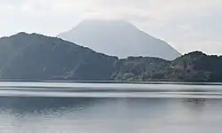 池田から望む池田湖と開聞岳