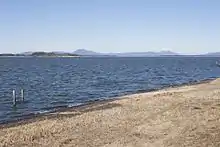 霞ヶ浦と筑波連山（行方市）