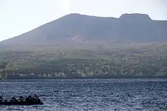 支笏湖と樽前山（2009年10月）