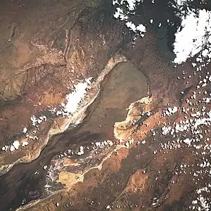 エヤシ湖。スペースシャトルからの画像。左方が北。