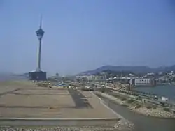 埋立造成中のマカオ新城区。画面左奥がマカオ・タワー。