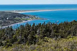 アンス・オー・グヴルヌール集落と地峡