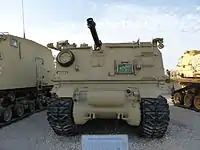 車体前面。前面装甲板を立てた状態。