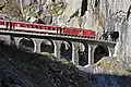 シェレネン線の運行で使用されるDeh4/4 53号機、悪魔の橋付近、2011年